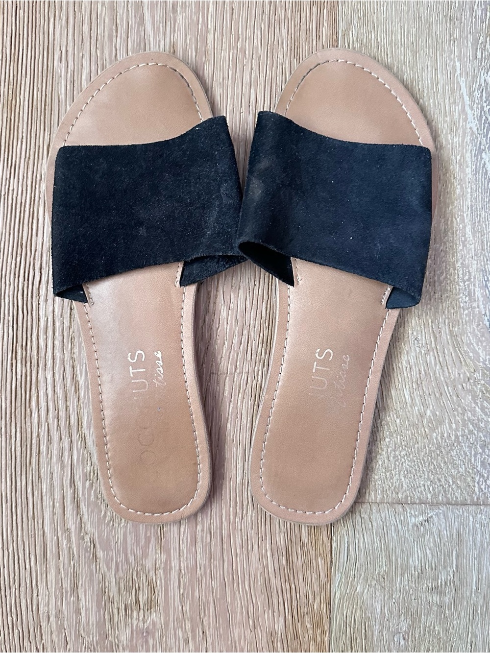 Coconuts by Matisse Black and Tan Slide Sandals